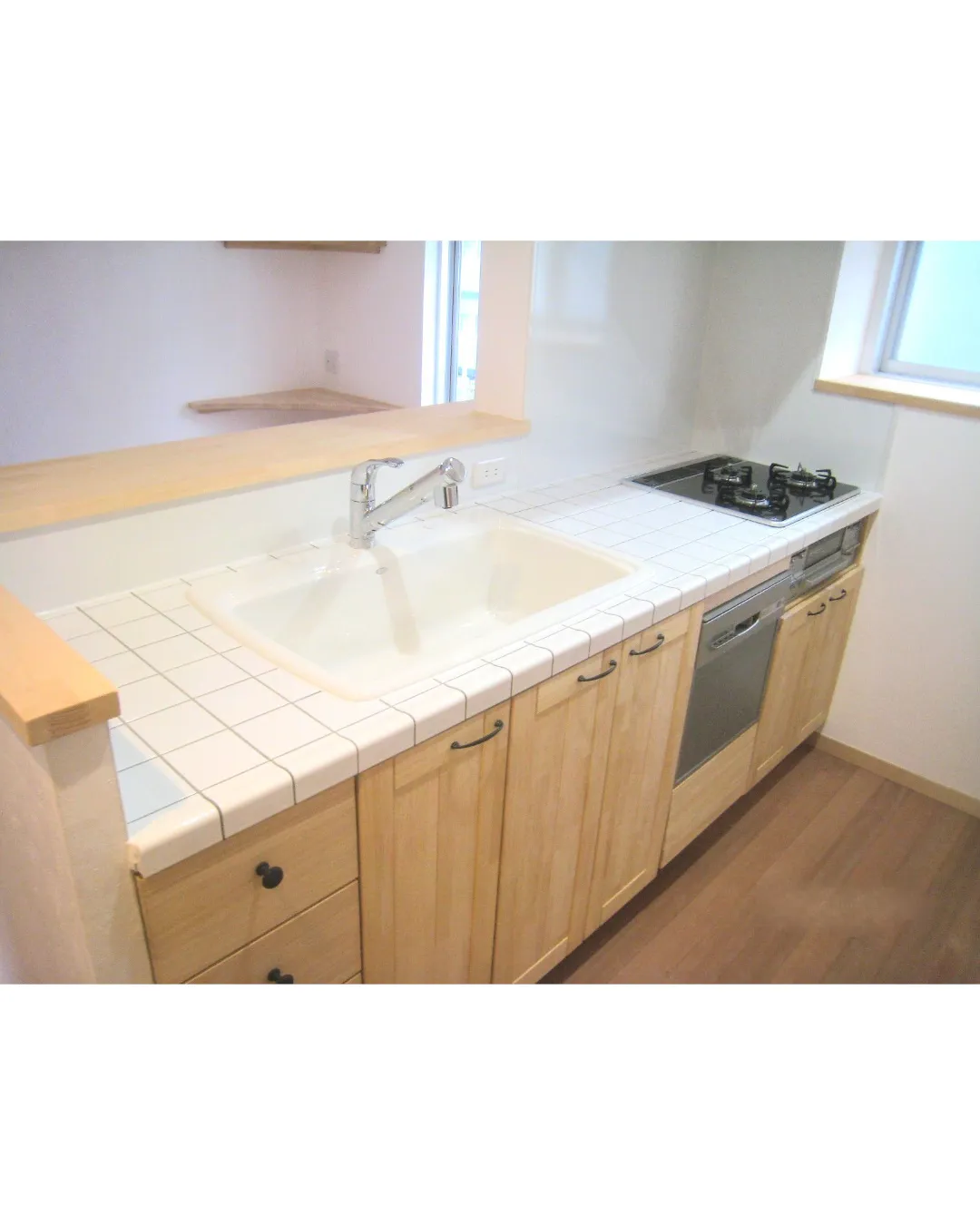 こちらのキッチンデザインは、一目見て惚れ込んでしまうこと間違...